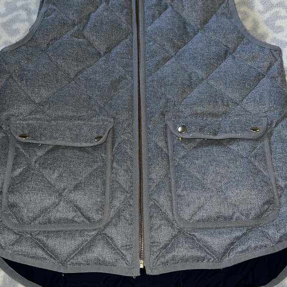🩶JCrew🩶 EUC Classic Grey Puffer Vest. Size M. Like New! - Picture 6 of 6